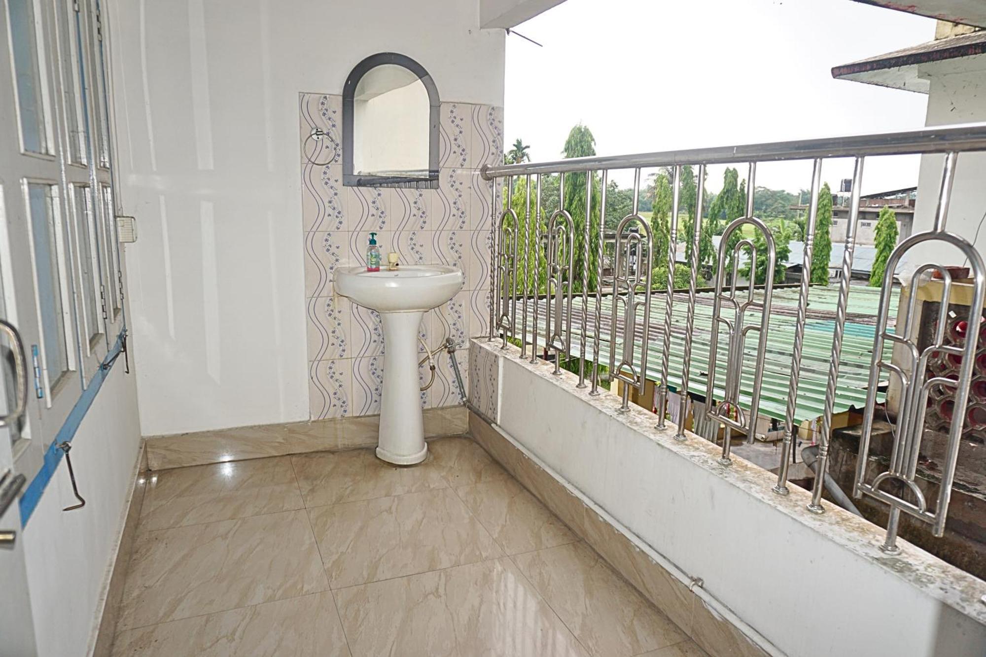 Taj Residency Holiday Homestay -Entire 1Bhk & 2Bhk Private Apartments -Call 767Ooo54Oo Jorhāt Екстериор снимка